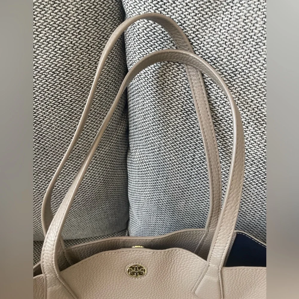 Tory Burch Perry Pebbled Leather Tote in French Gray - Picture 8 of 9